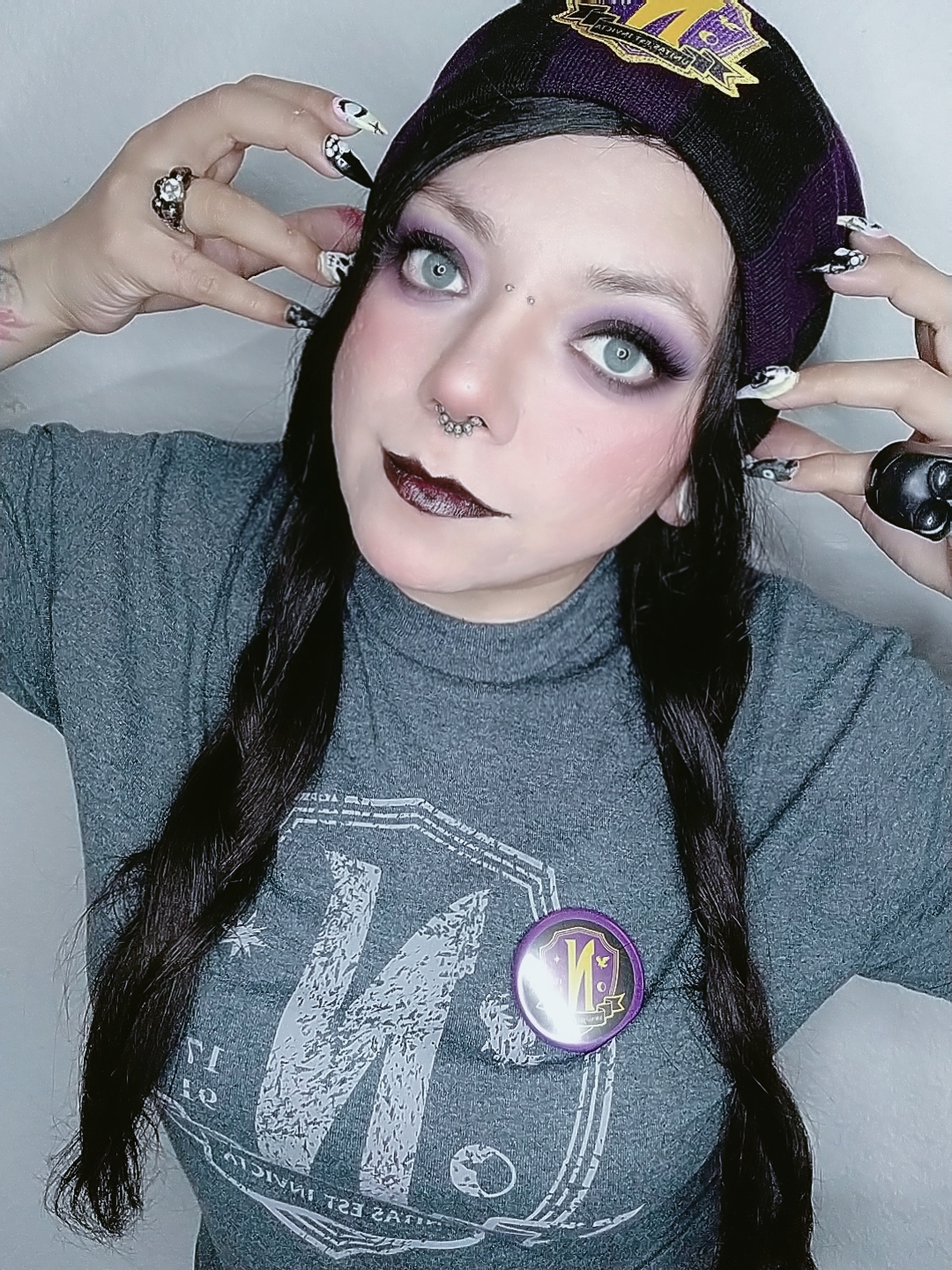 kathdollmeow, kath moonlight, d'von l'amour, tim burton, nevermore academy, netflix, gamer girl. female vocalist, female singer, girl with black long hair pale skin light eyes, pastel goth